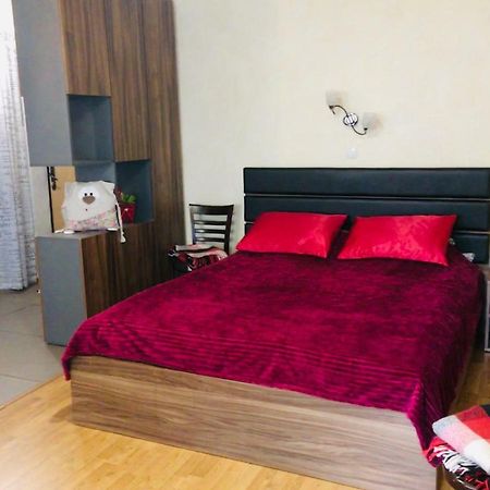 Peremohy Avenue 17 Apartamento Kiev Exterior foto